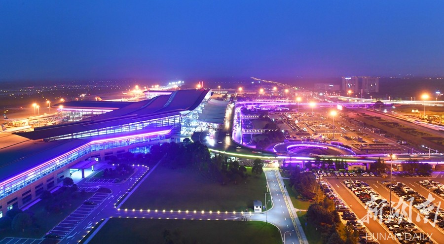黄花国际机场夜景照明工程升级改造完工