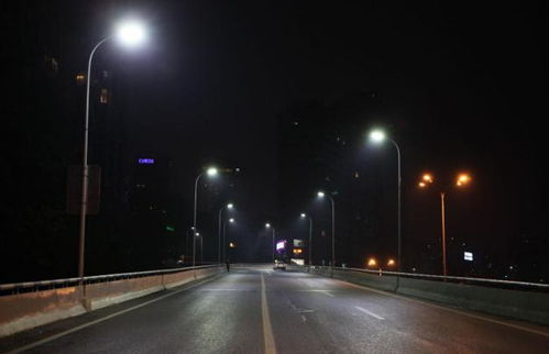 中国创造 三基色多色温LED人工智能路灯亮相洪崖洞与湖广会馆照明工程